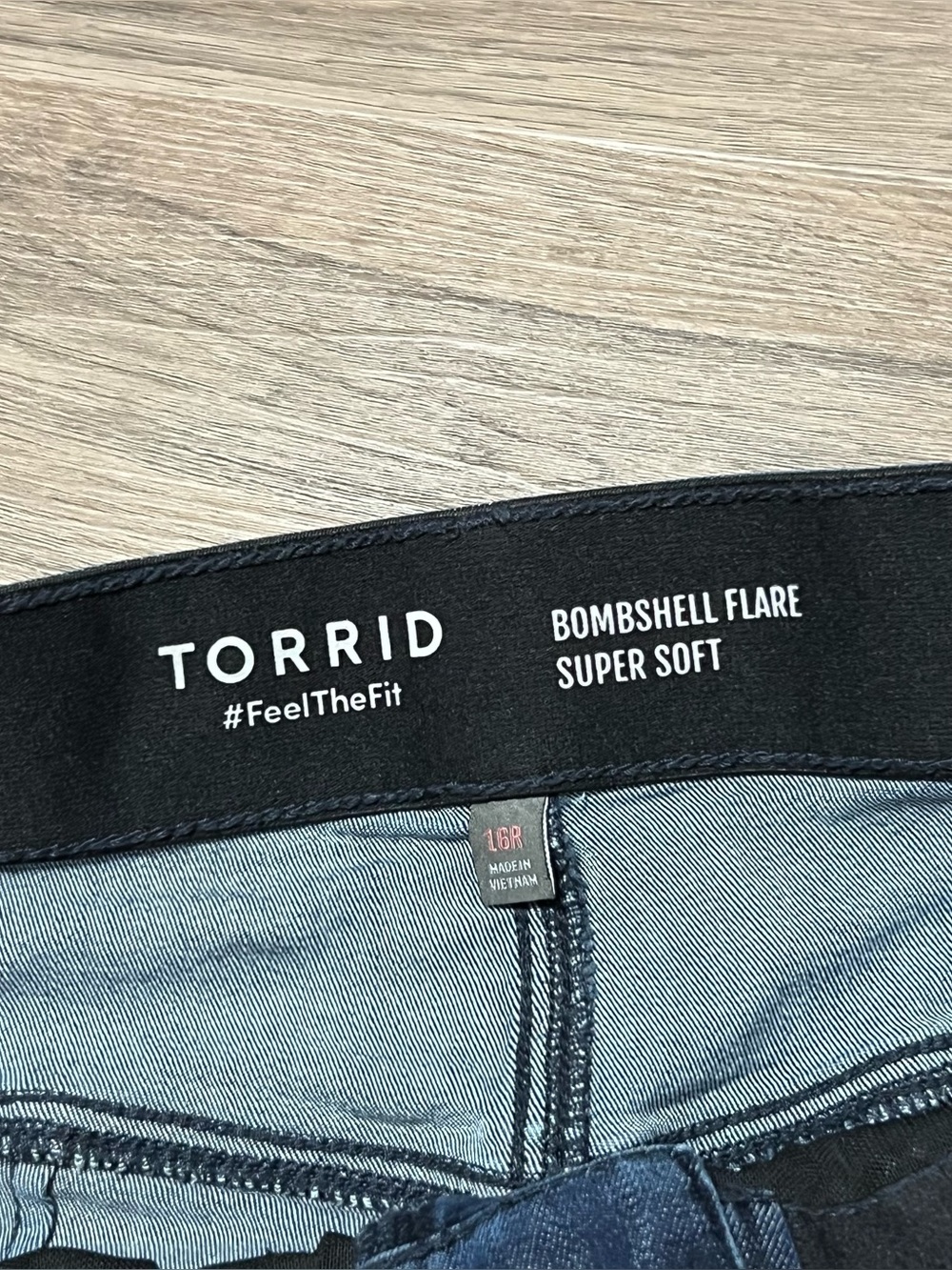 Torrid Womens 16R Blue Jeans Bombshell Flare Super Soft Cotton Stretch Dark Wash - Picture 2 of 8